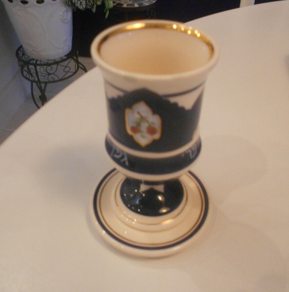 KIIDDUSH CUP WITH SMALL BASE PLATE CERAMIC GLOSS FINISH