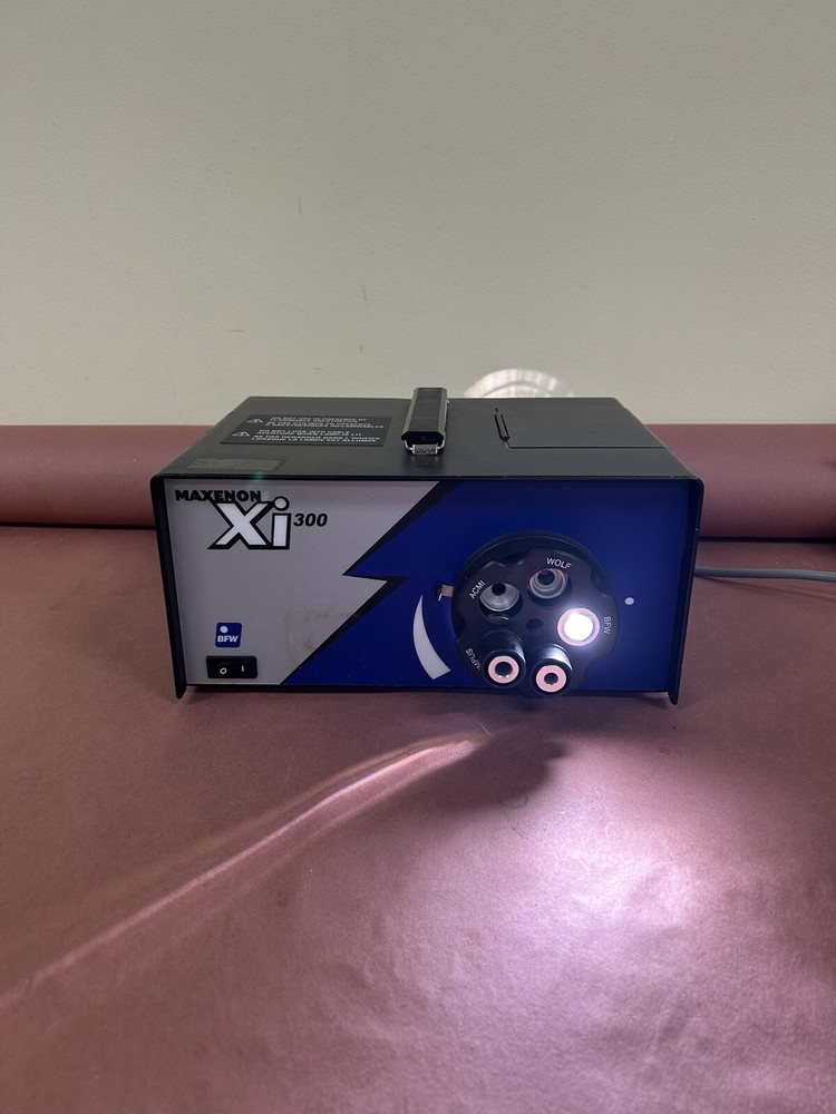 MAXENON Xi 300 Xenon Medical Light Source