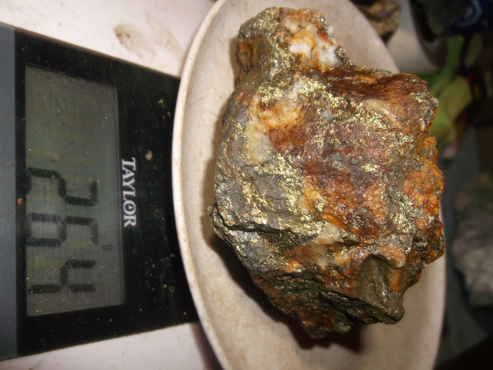 gold silver copper ore, 264 grams samples ,ore high grade .this is not