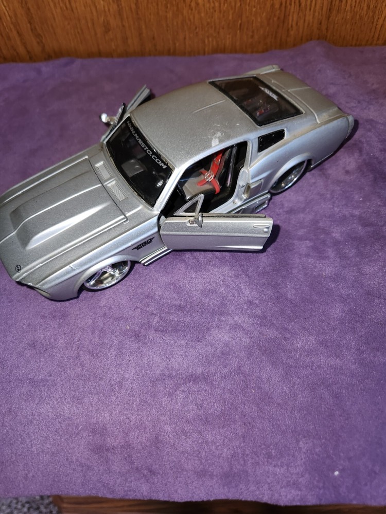 1967 FORD MUSTSNG GT SCALE 1/24