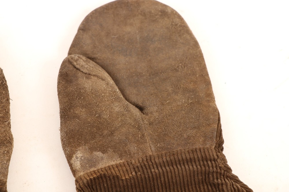 WWII German Cold Weather Mittens (p385)