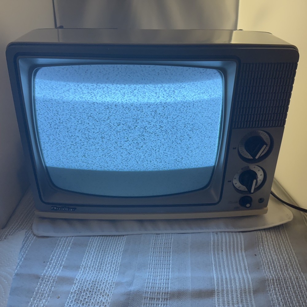Vintage Quasar Solid State wp3422qw TV August 1978 *See Description Gamers