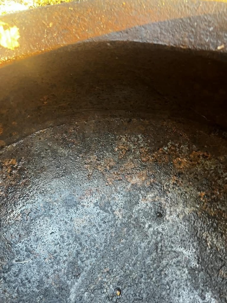 Antique 15gallon Cast Iron Tripod Cauldron