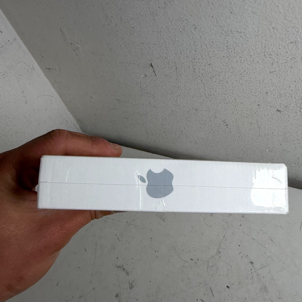 Apple A1243 White Silver USB Compact QWERTY Keyboard with Numeric Keypad - New