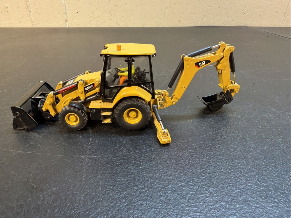Diecast Masters 1:50 420F2 Backhoe Loader & Tin CLEAN