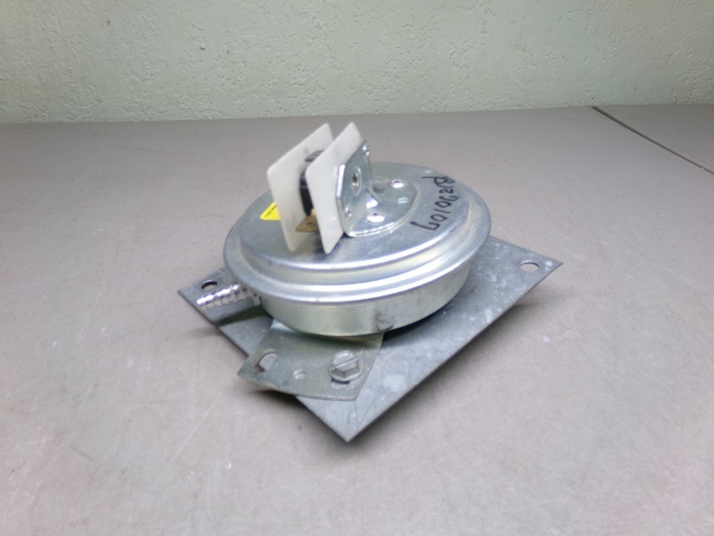 TRIDELTA FS6367-561 AIR PRESSURE SWITCH B1370107