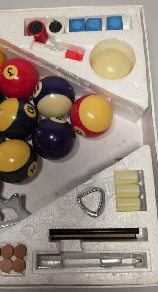 Billard Starter Kit 16 Billard Balls and Accessories Read Description for Items