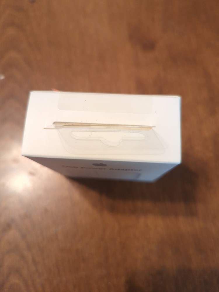 Genuine Apple MD836LL/A 12W USB Power Adapter - White