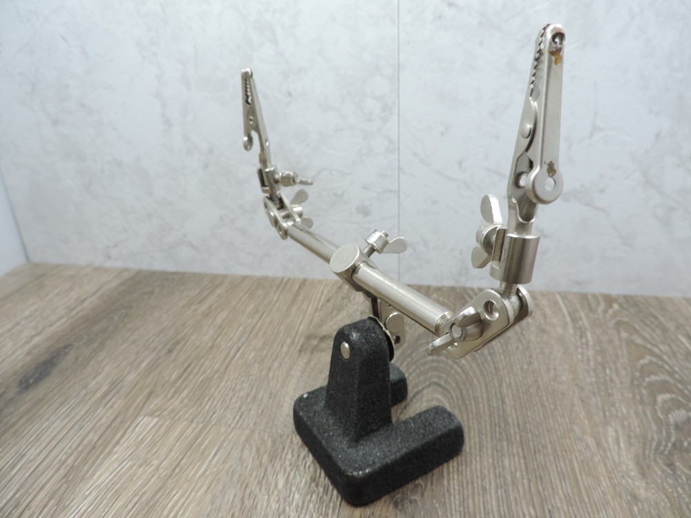 Extra Hands Multipurpose Tool w/Alligator Clips 3.5"x5"x2" Folded