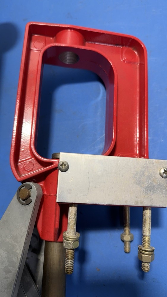 Lee Precision Single Stage Challenger Breech Lock Reloading Hand Press90588 Read