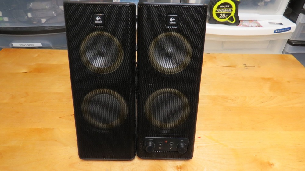 LOGITECH COMPUTER SPEAKERS SET S-0264A - GOOD CONDITION Works Good