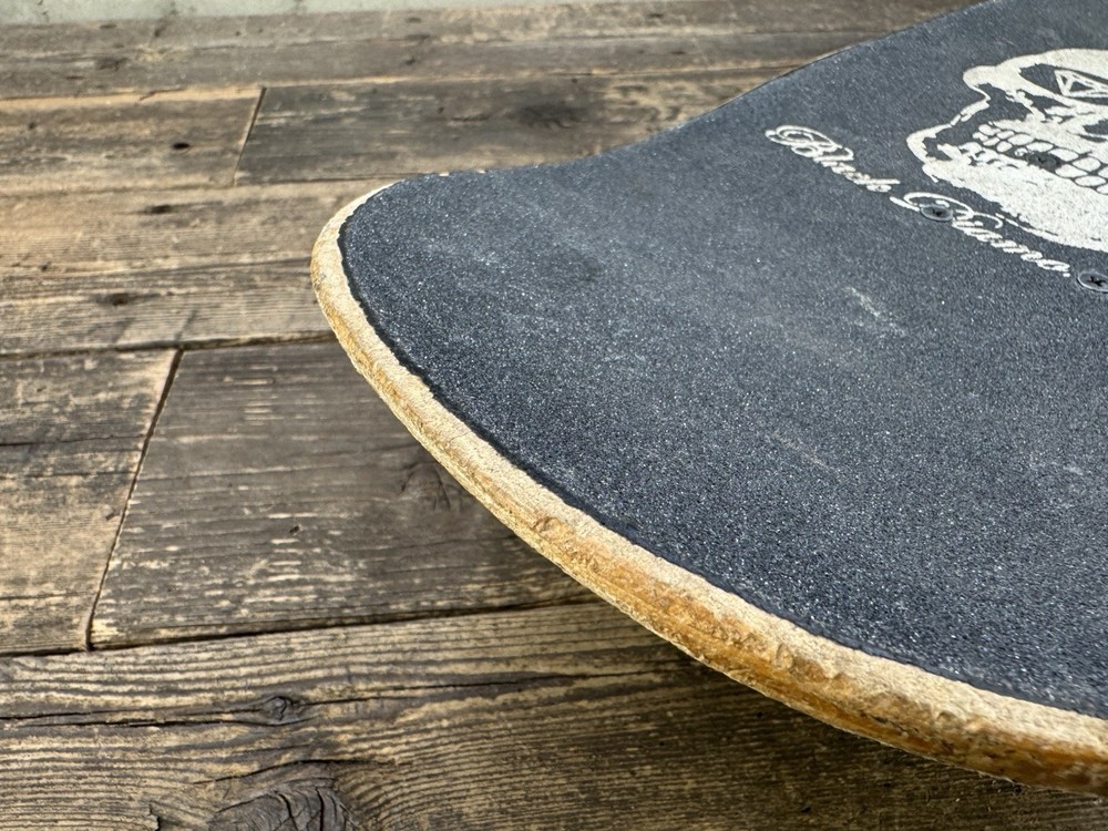 Skateboard With Indepenent Trucks