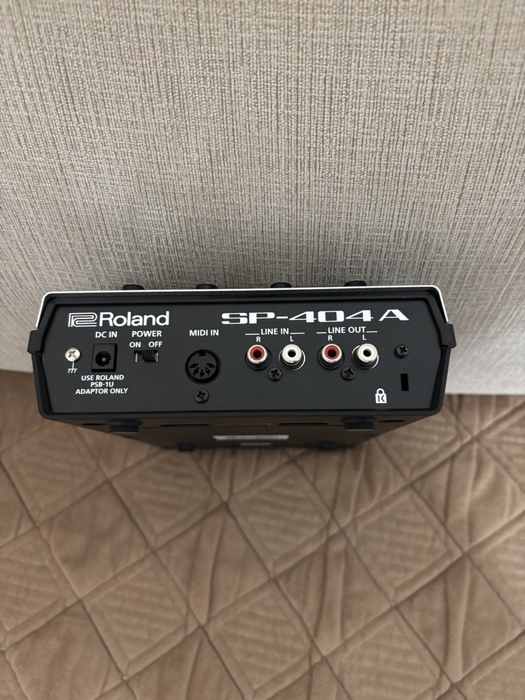 Roland SP404A