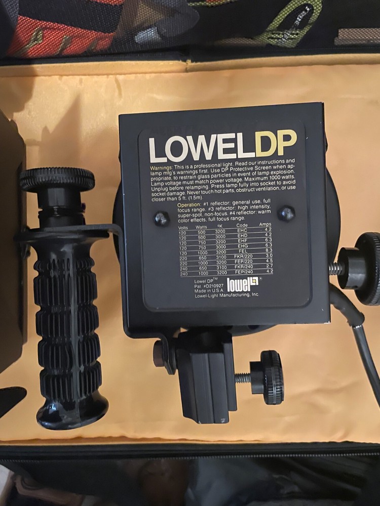 Lowel DP 1000W Continuous Tungsten Focus Flood Spotlight