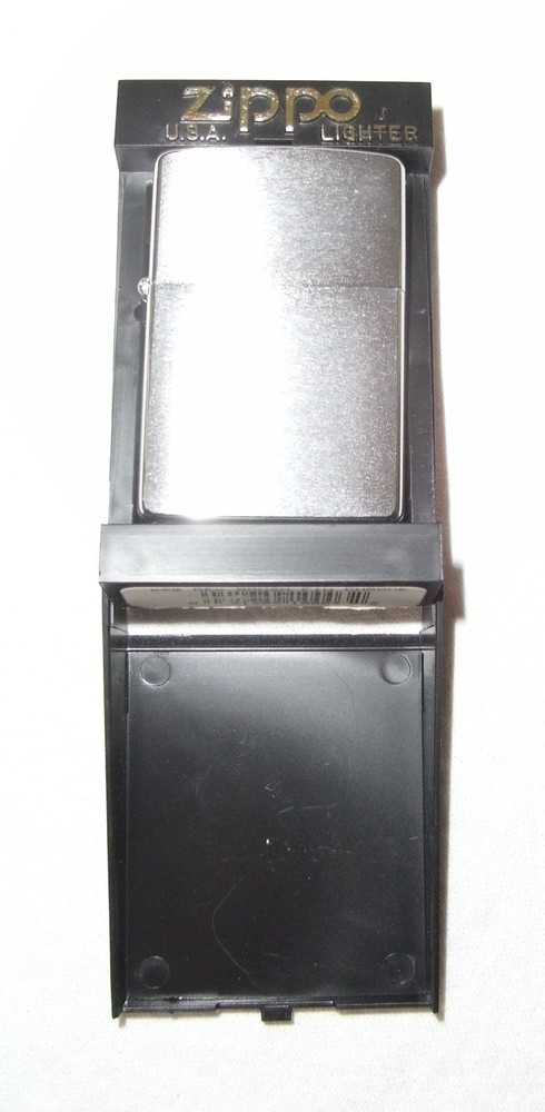 Genuine brushed chrome Zippo lighter – BRAND NEW