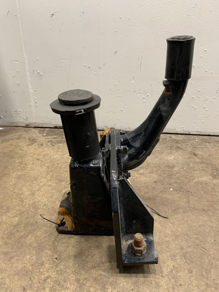 2001 Mack RD Cab Mount (630-10530)