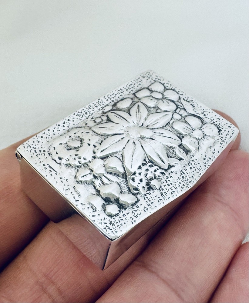 Vintage Solid 900 Silver Floral Design Pill / Snuff Box