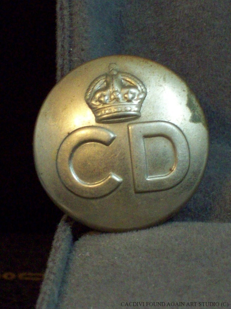 WWII British Civil Defense Kings Crown CD Button World War Insignia Cheney Vtg