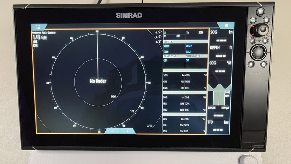 Simrad NSS16 evo3 16” MFD Chartplotter Fishfinder – Excellent Condition_
