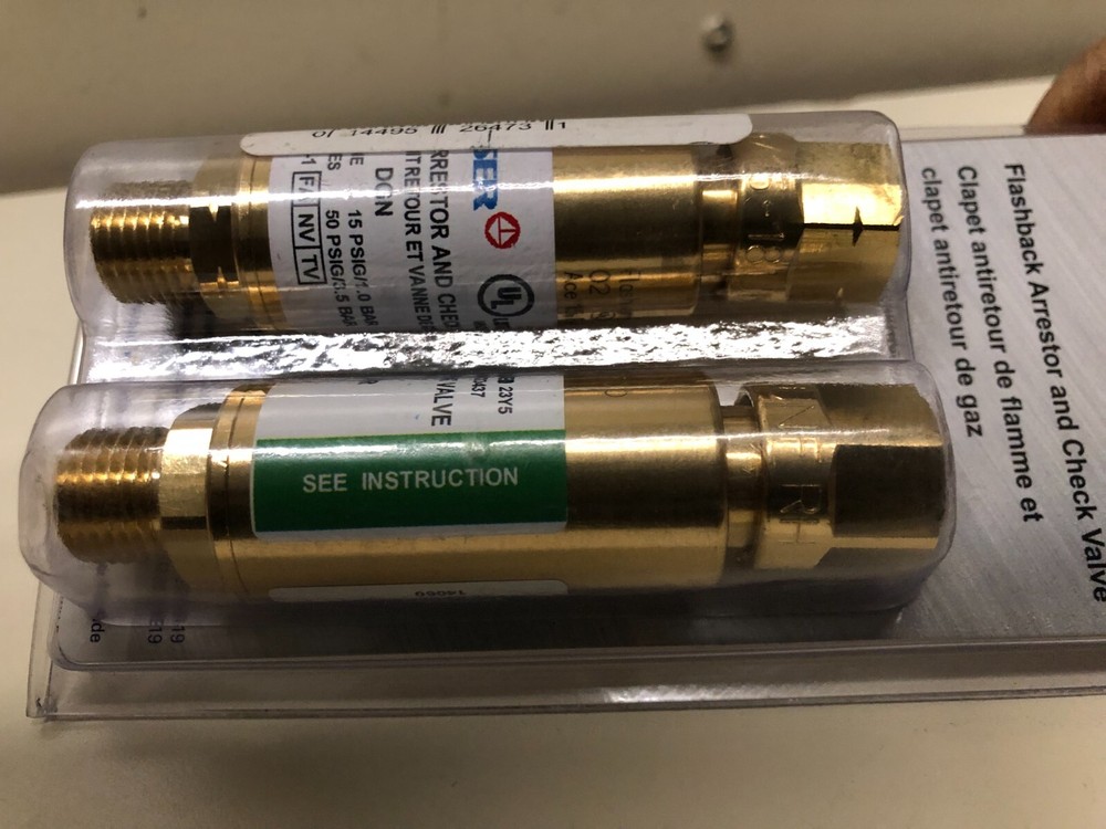 Messer flashback arrestor pair regulator mount : 11105929. (NEW).