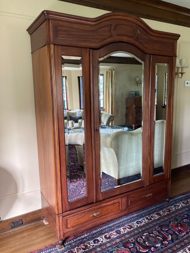 Antique Mahongany Wadrobe