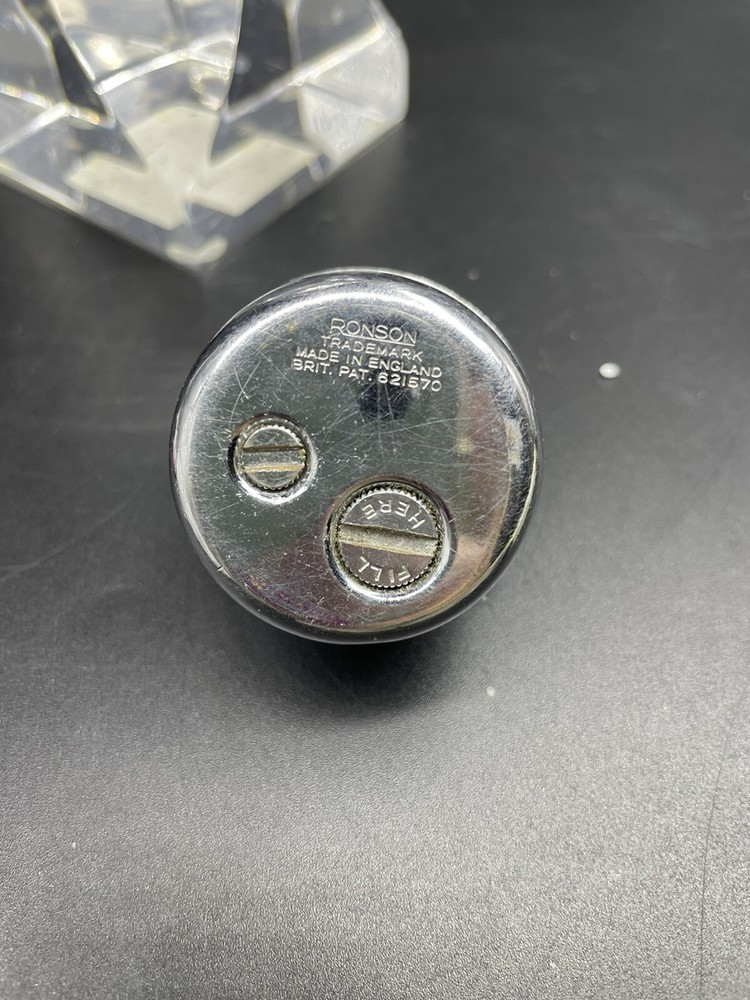 Vrg Ronson Lucite Table Lighter 7"