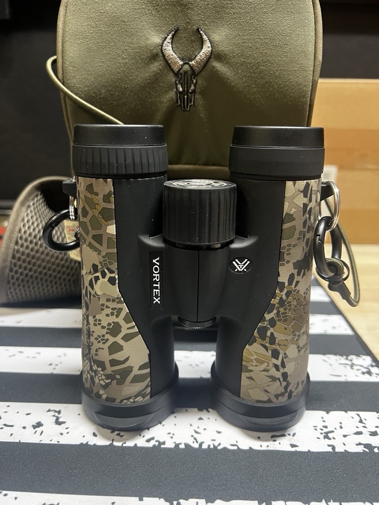 Vortex diamondback  HD 10x42 Binoculars with Harness Case