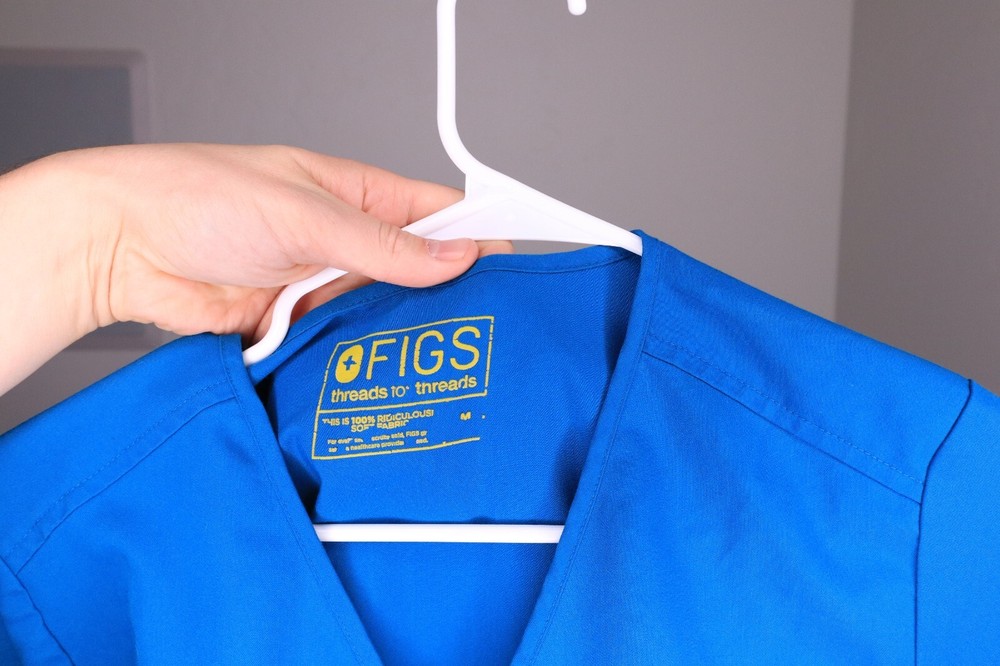 Figs Bright Blue Scrub Shirt - Top Size Medium Threads to Threads Soft Fabric
