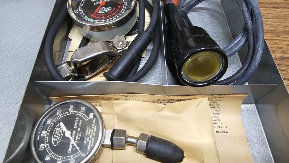 Vintage Gauges - Engine Vacuum Fuel Pump & Compression Tester case