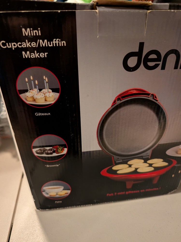 NEW Deni Mini Red Cupcake/Muffin Maker