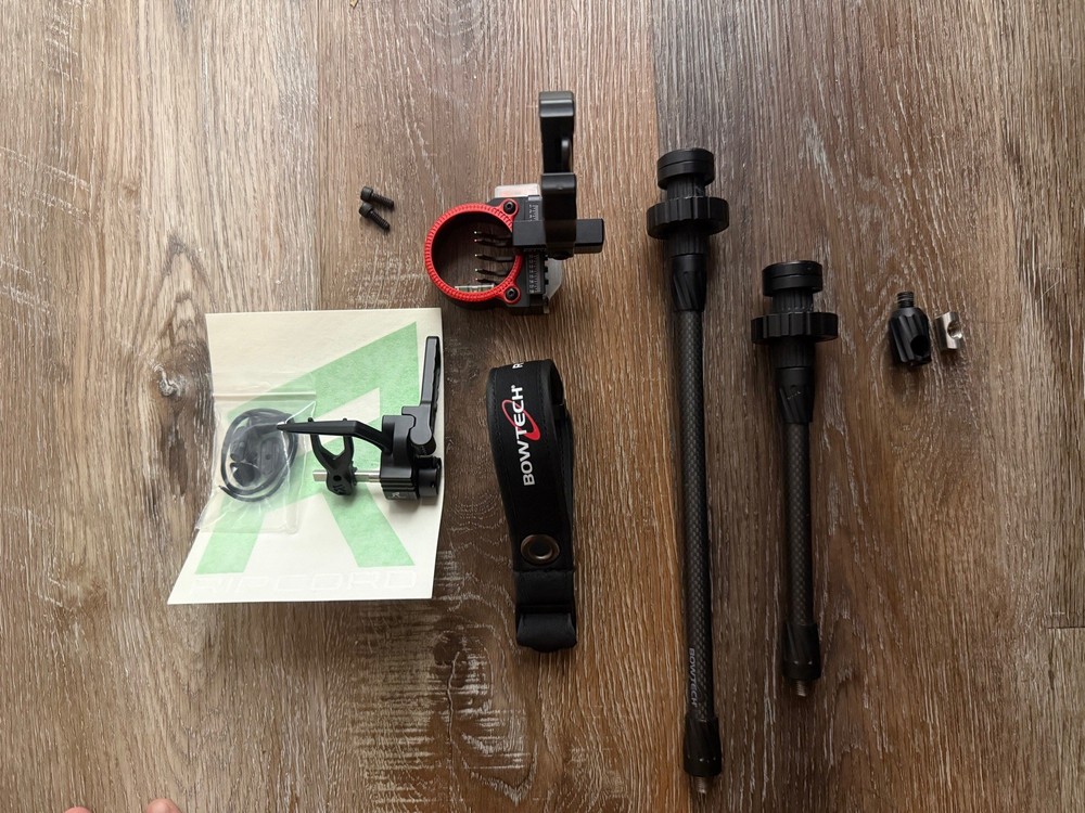 Compound bow kit - sight, arrow rest, stabs, sling, QD