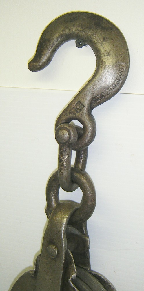 Vintage Diamond-Duluth Cast Iron Block & Tackle Barn Pulley