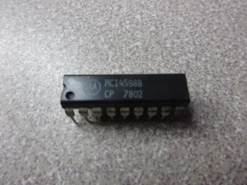 MC14598B 8−Bit Bus Latch Addressable 3-ST 8-CH D-Type, DIP IC