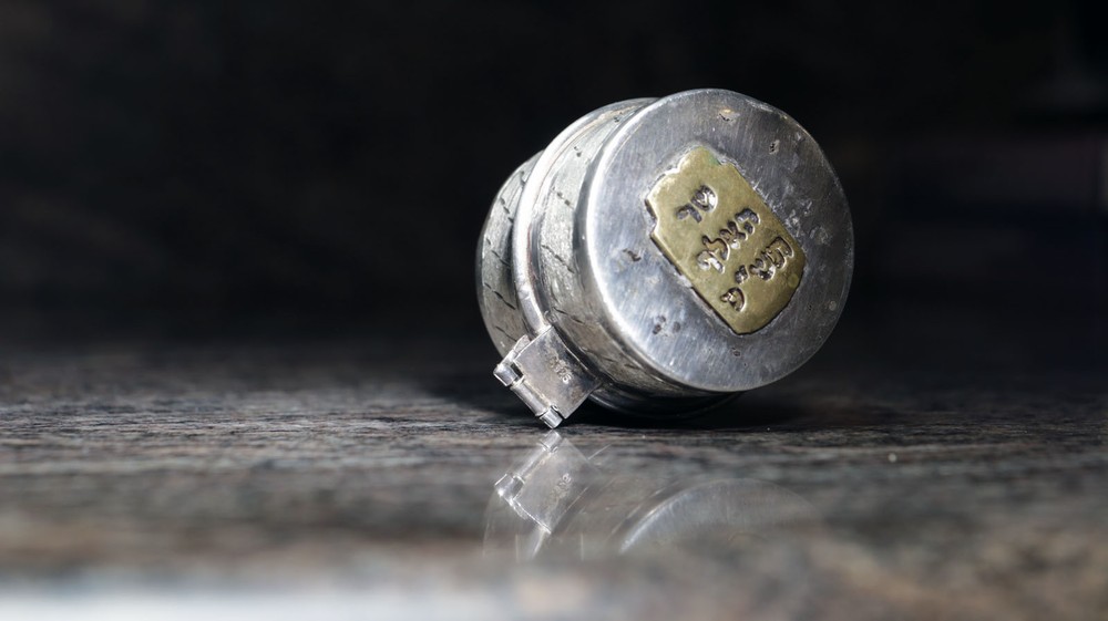 Judaica 1 3/4" Sterling Silver Pill Box / Thimble Case / Prayer Box