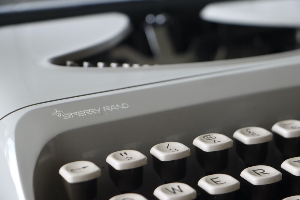Remington Sperry Rand Portable Typewriter - Excellent Working Condition!