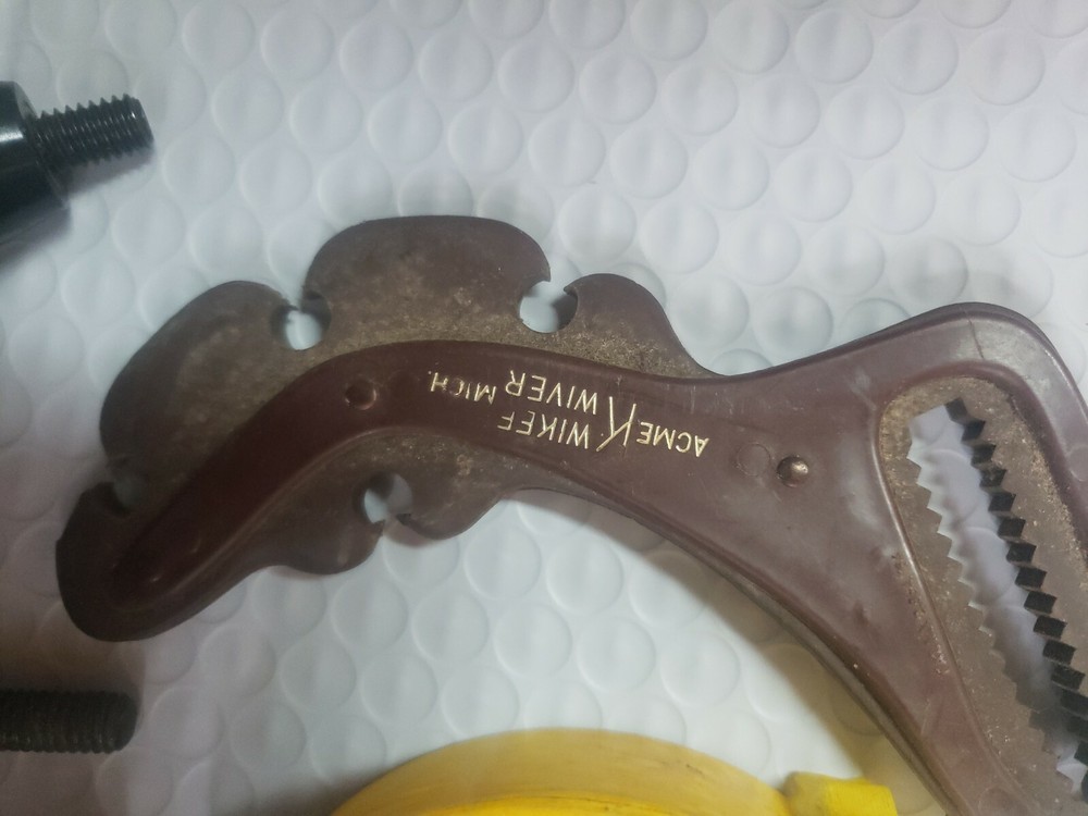 MISC ARCHERY BOW & ARROW TAPE KWIVER STABILIZER STUDS