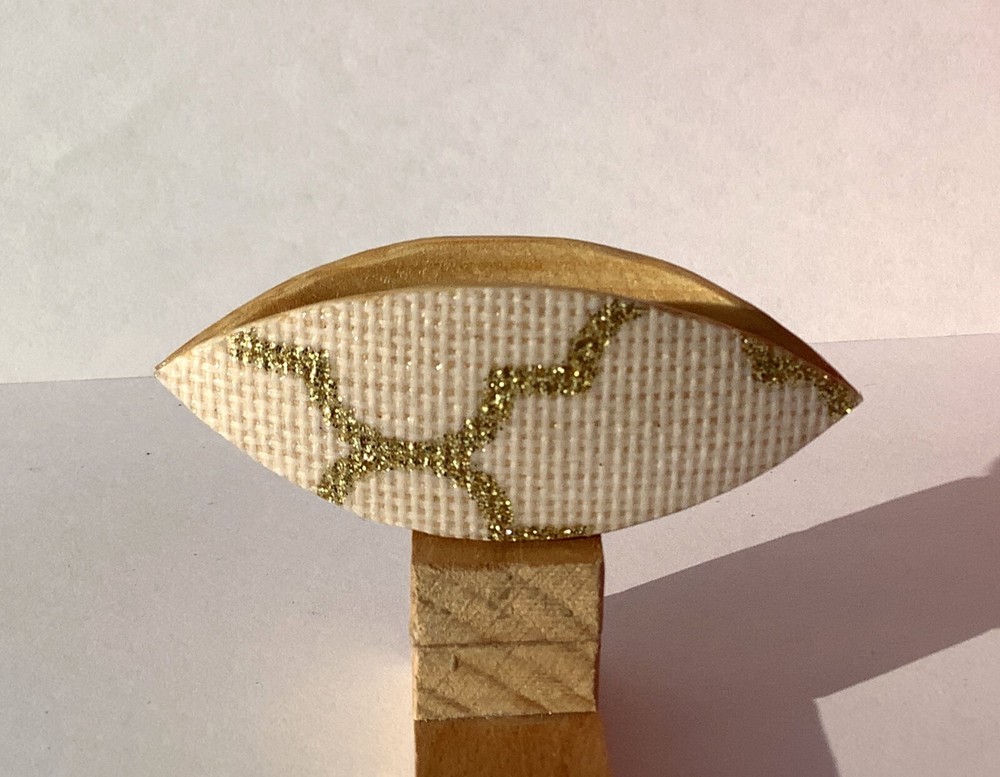 Tatting shuttle glittery gold 2.5" long