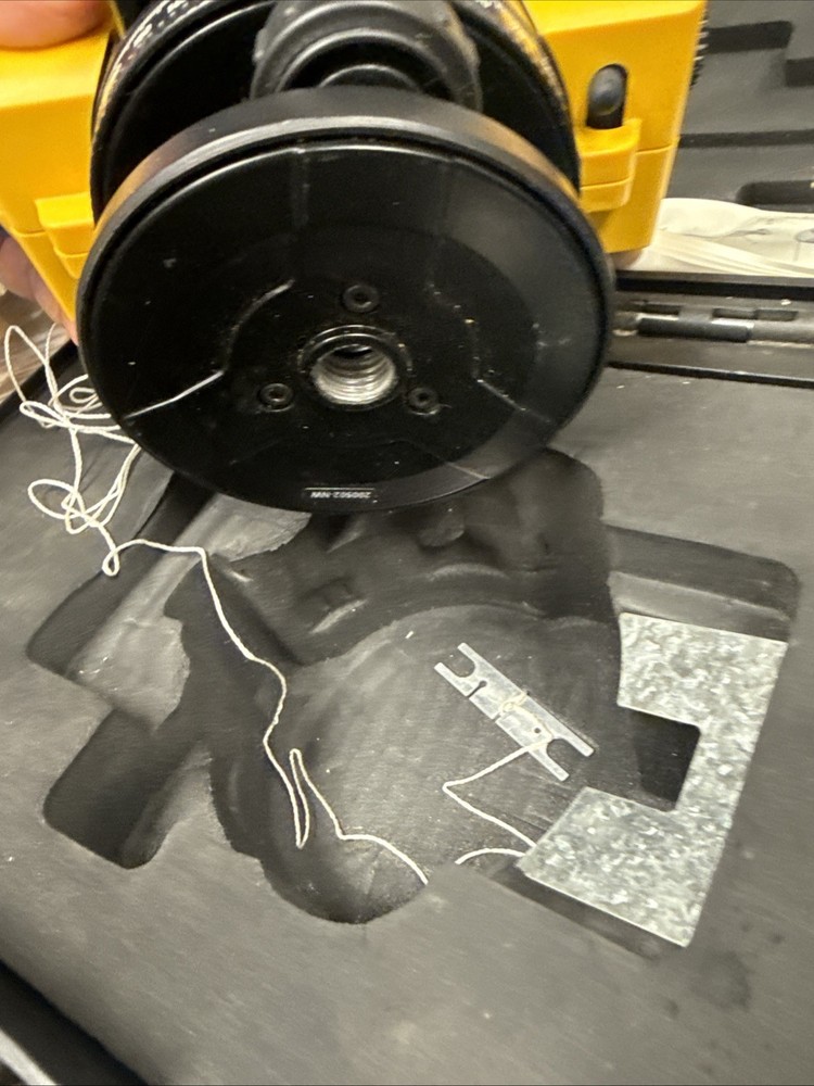 Dewalt DW096 Automatic Level, 26x Magnification, Type 1, w/original Storage Case