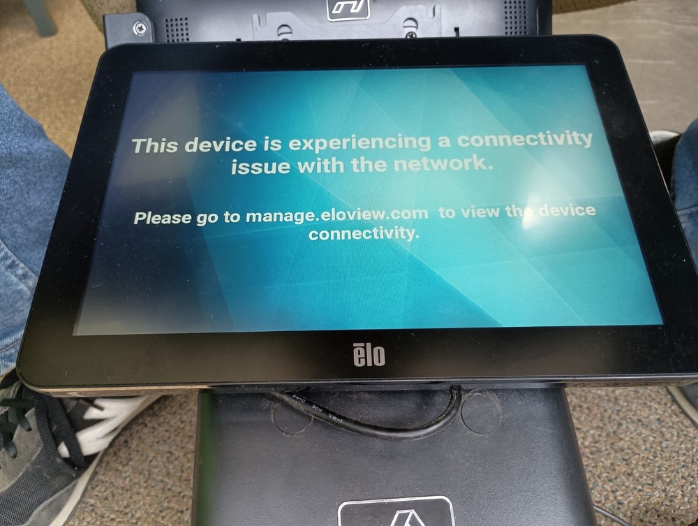 ELO E610902 w/ ET 1002L-2UWA-1-G, Stand and Bar Code Reader