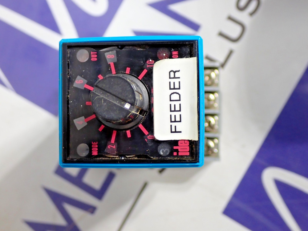 IDEC RTE-P11 Electronic Timer 120V With Base SR2P-06