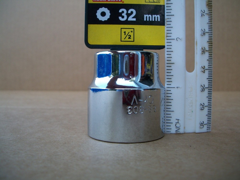 NEW STANLEY 1/2 in Drive 32 mm MAX DRIVE 12 POINT SOCKET
