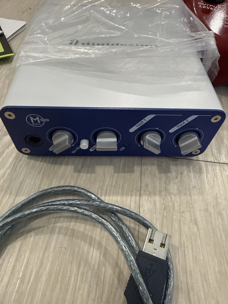 Line 6 POD Digital Multi-Effects Processor w/ Accessories & Software