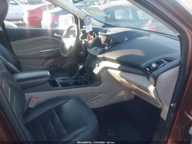 ESCAPE 2018 Glove Box 4894080