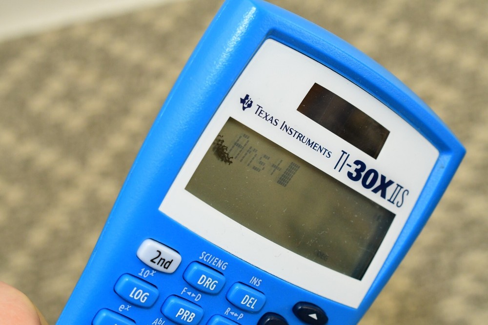 Texas Instruments TI-30XIIS - Light Blue Preowned w/ Cover SCREEN DEFECT