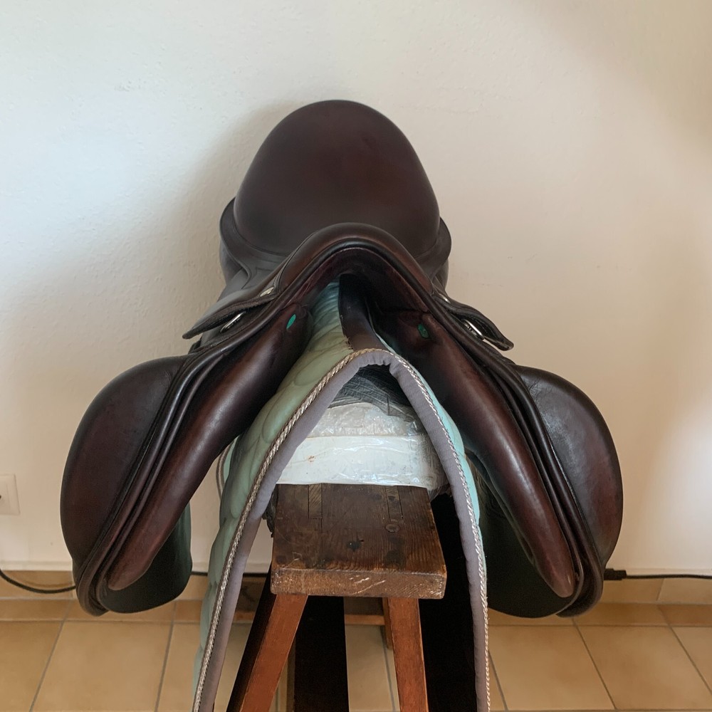Immaculate 17" Amerigo Dressage Saddle