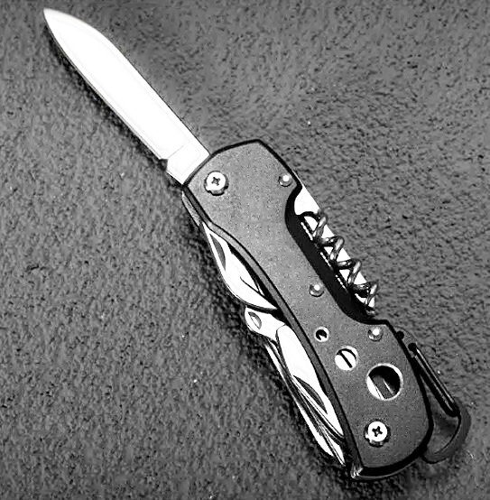 High Quality Multi-Tool Pocket Knife With 15 Functional Tools