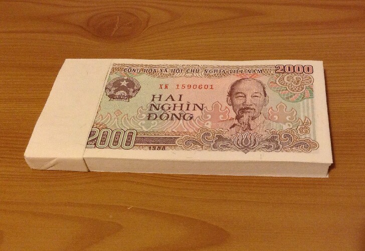 Banknote Bundle. Vietnam. 100 X 2000 Dong. Dated 1988. Uncirculated. 100 Pcs.