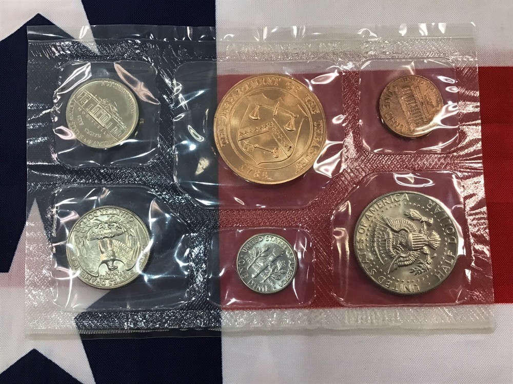 1977-D Official US Mint Souvenir Set as pictured.