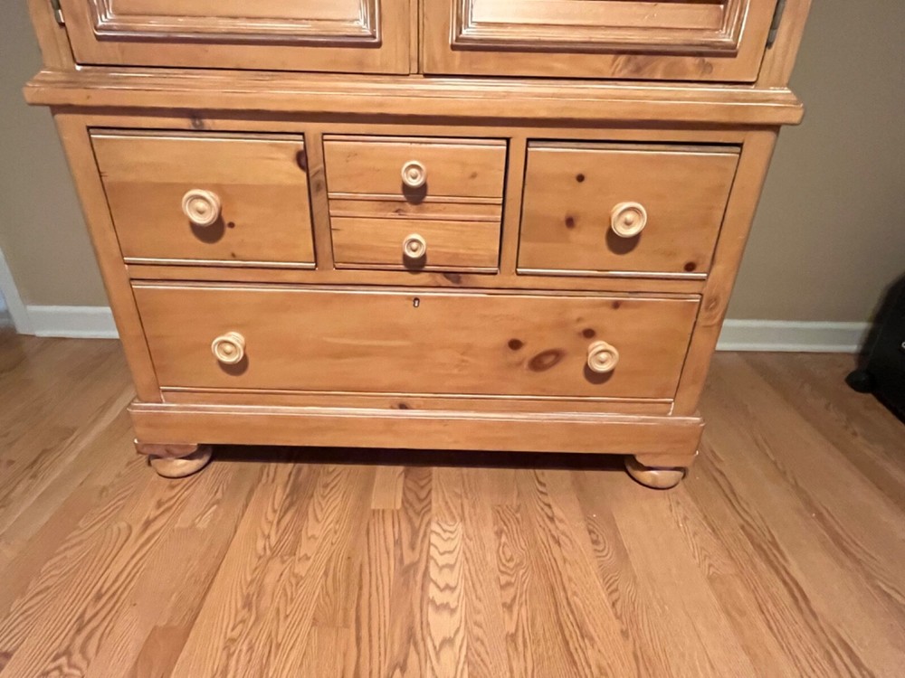 COLONIAL SOLID PINE ARMOIRE/TV 