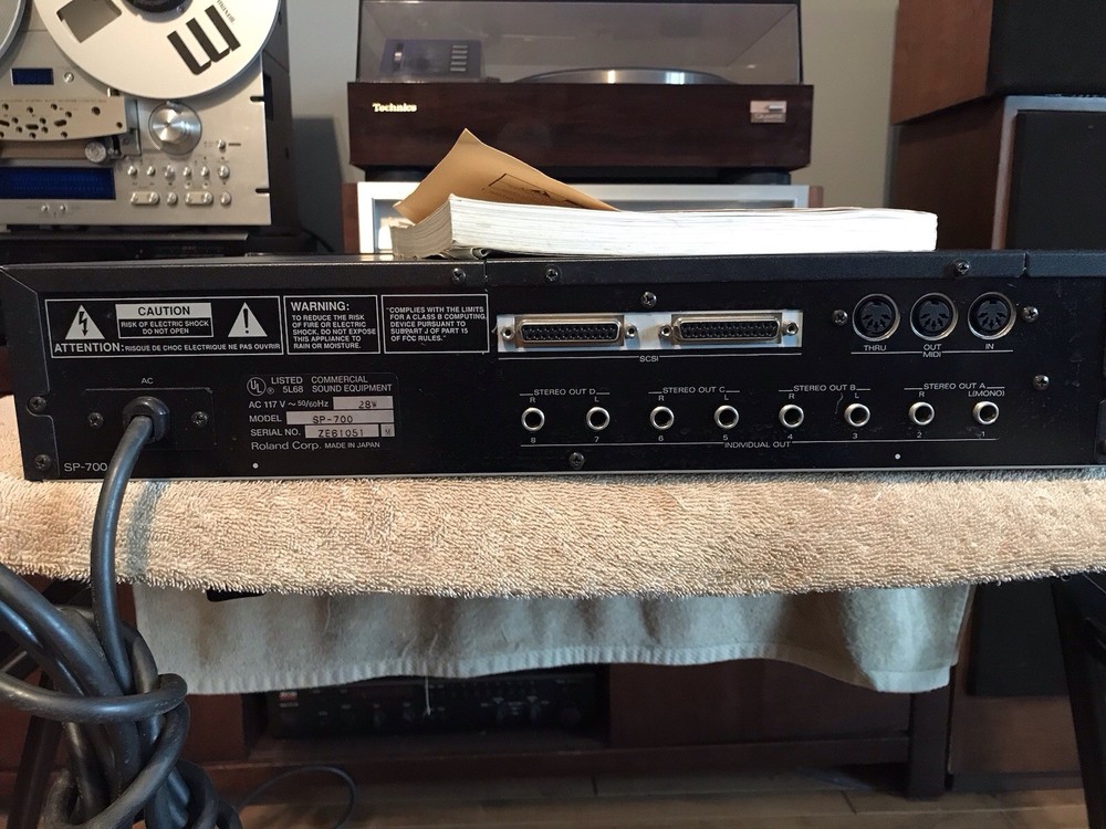 Roland SP-700 Digital Sampler Playback Module With Owners Manual – Display Dim